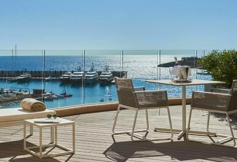 سوییت جونیور با چشم‌انداز دریا, Pure Salt Port Adriano  Adults Only