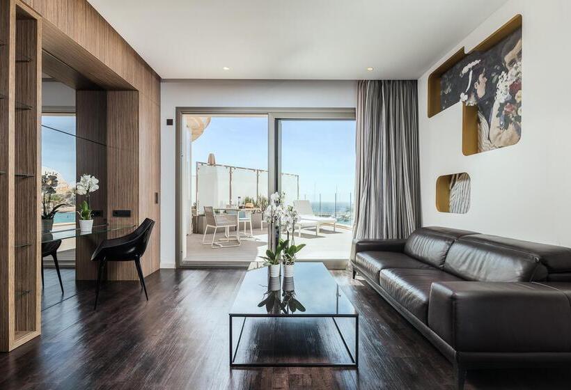 סוויטת ג'וניור נוף לים, Pure Salt Port Adriano  Adults Only