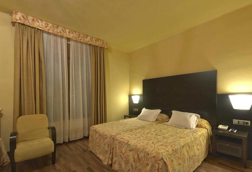 Номер Стандарт Трехместный, Restaurant Pessets & SPA