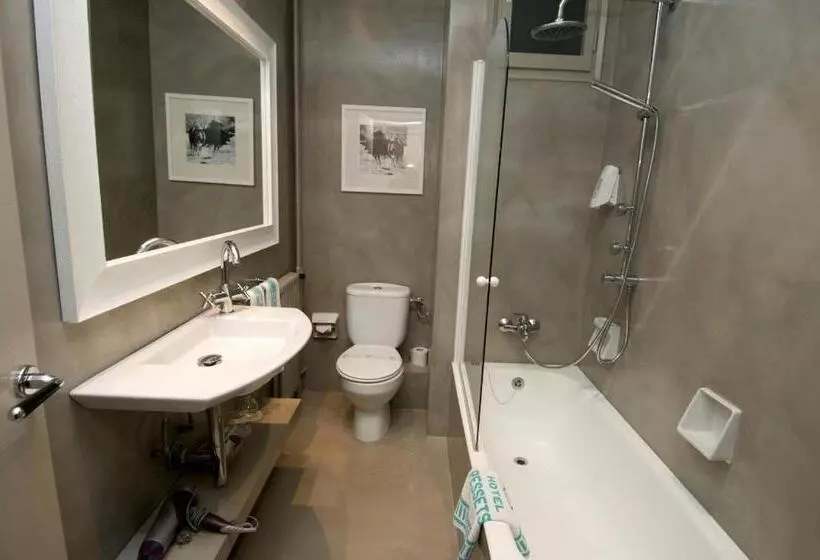 Standard Quadruple Room, Restaurant Pessets & SPA