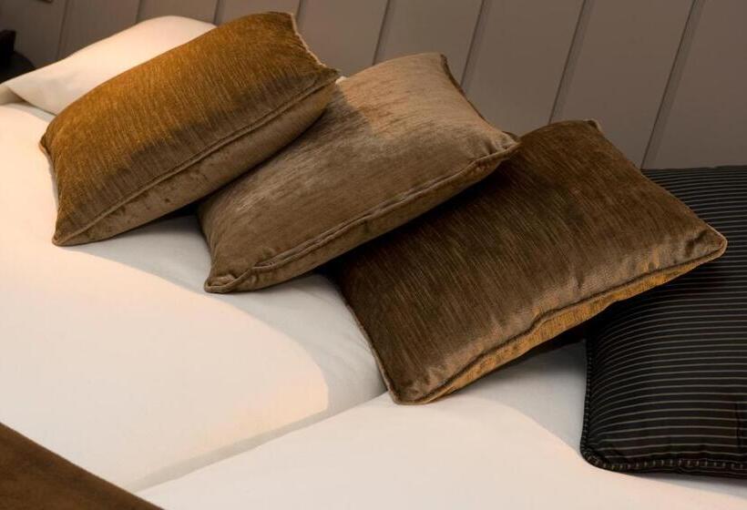 Пентхаус, Restaurant Pessets & SPA