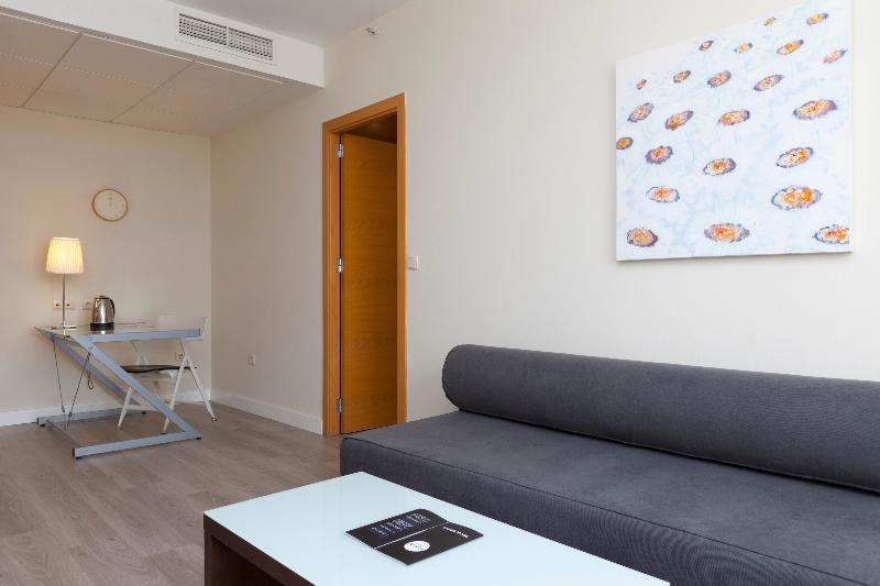 اتاق خانوادگی, Vertice Sevilla