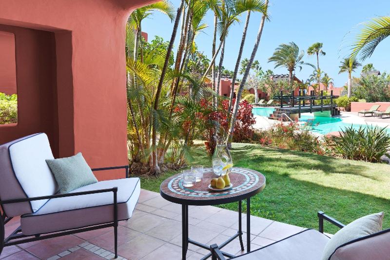 اتاق خانوادگی, Vertice Sevilla