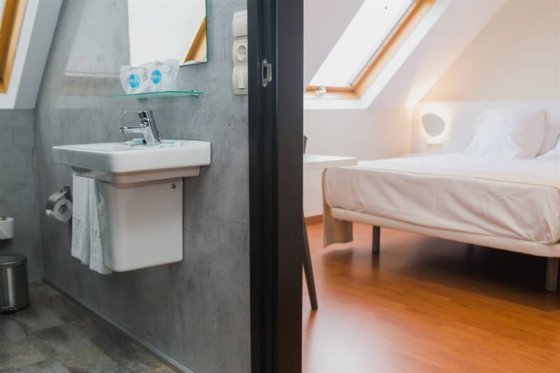 اتاق اکونومی, Vertice Sevilla