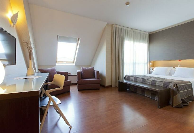 اتاق لوکس با وان آب گرم, Vertice Sevilla