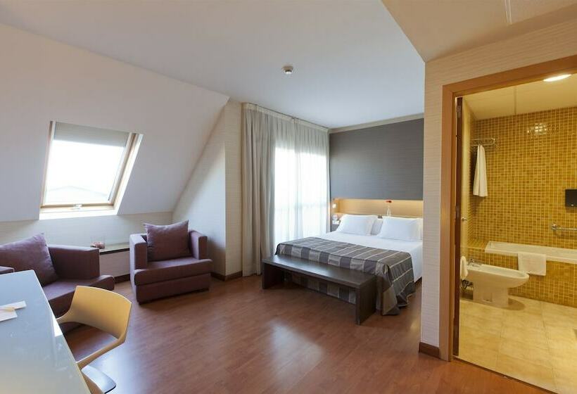 اتاق لوکس با وان آب گرم, Vertice Sevilla