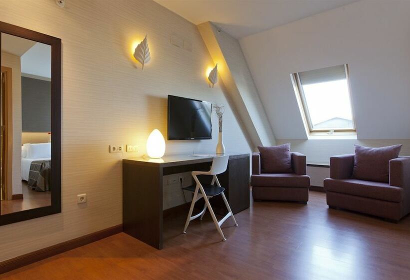 اتاق لوکس با وان آب گرم, Vertice Sevilla