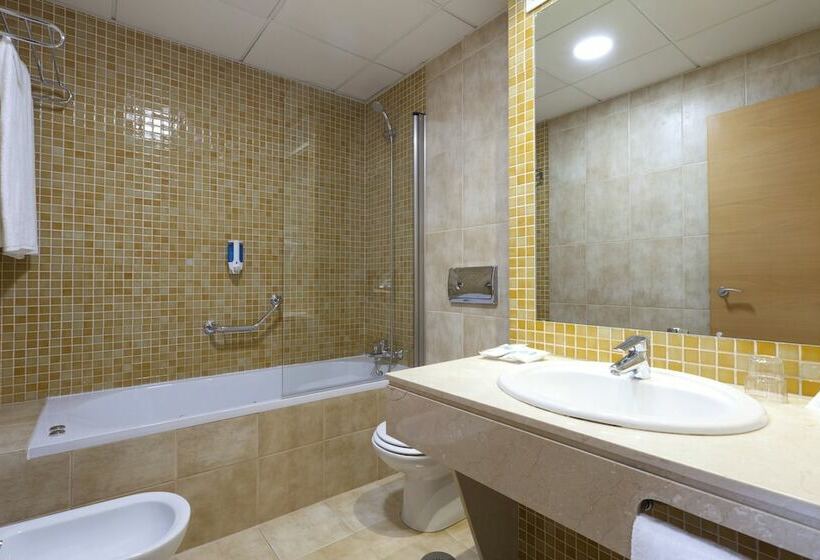 اتاق لوکس با وان آب گرم, Vertice Sevilla