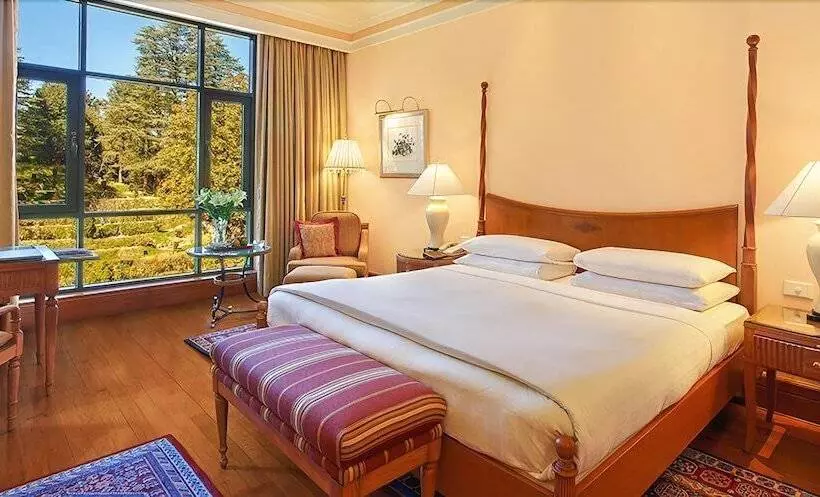 اتاق لوکس با چشم‌انداز باغ, Wildflower Hall, An Oberoi Resort, Shimla