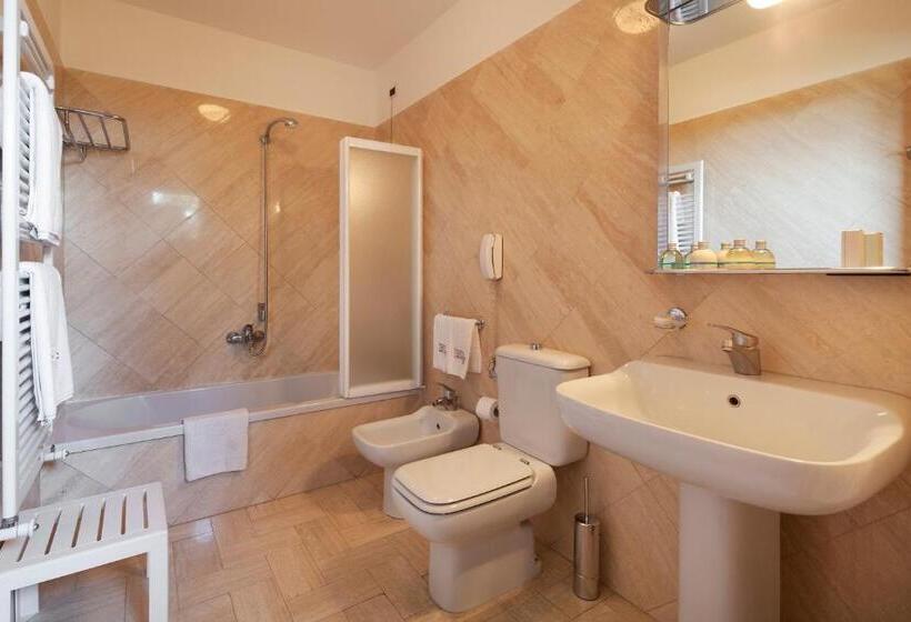 جناح مزود بتراس, Villa Undulna  Terme Della Versilia