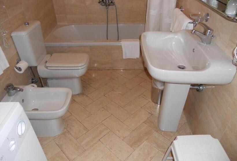 إستوديو قياسى, Villa Undulna  Terme Della Versilia