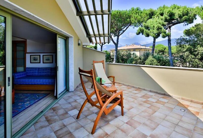 جناح مزود بتراس, Villa Undulna  Terme Della Versilia