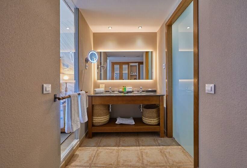 חדר סטנדרט נוף לים עם מרפסת, Secrets Lanzarote Resort & Spa   Adults Only