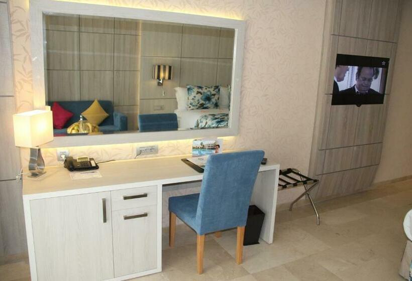 수피리어 룸, Zaki