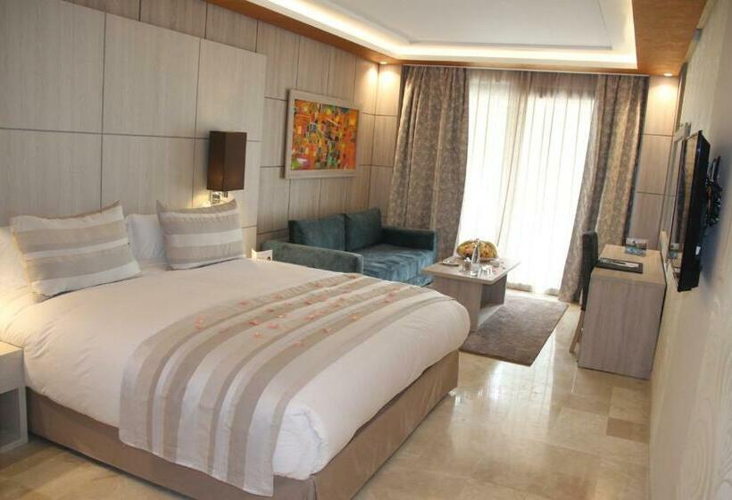 주니어 스위트, Zaki