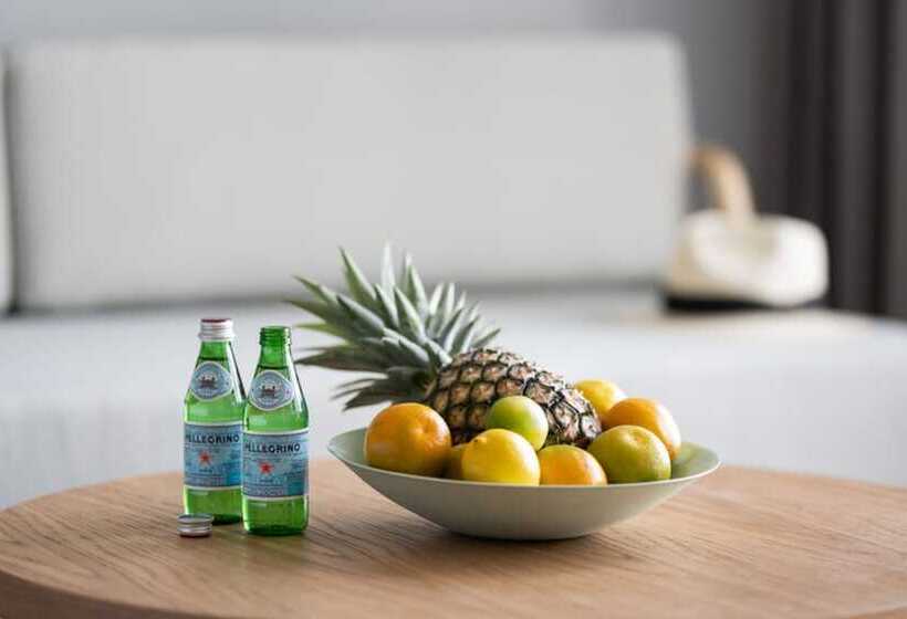 标准工作室, Abode Malua Bay