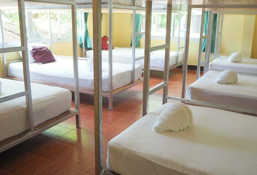 מיטה בחדר משותף, Chaokoh Dorm Room