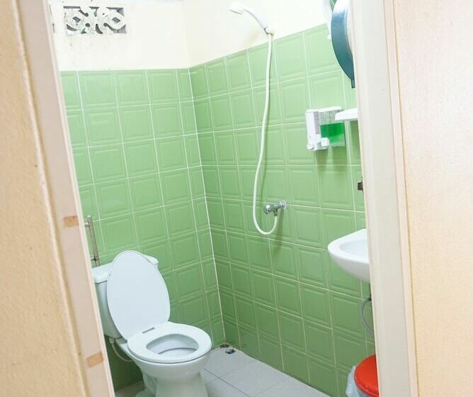 מיטה בחדר משותף, Chaokoh Dorm Room