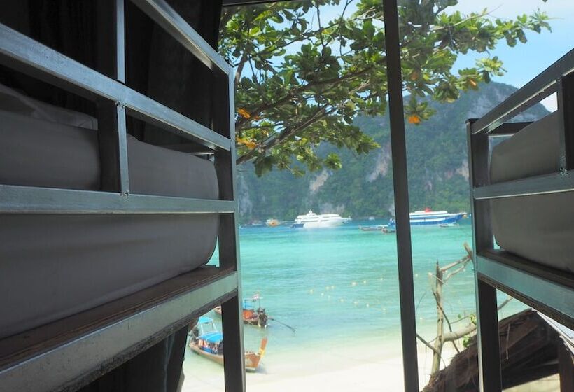 מיטה בחדר משותף, Chaokoh Dorm Room