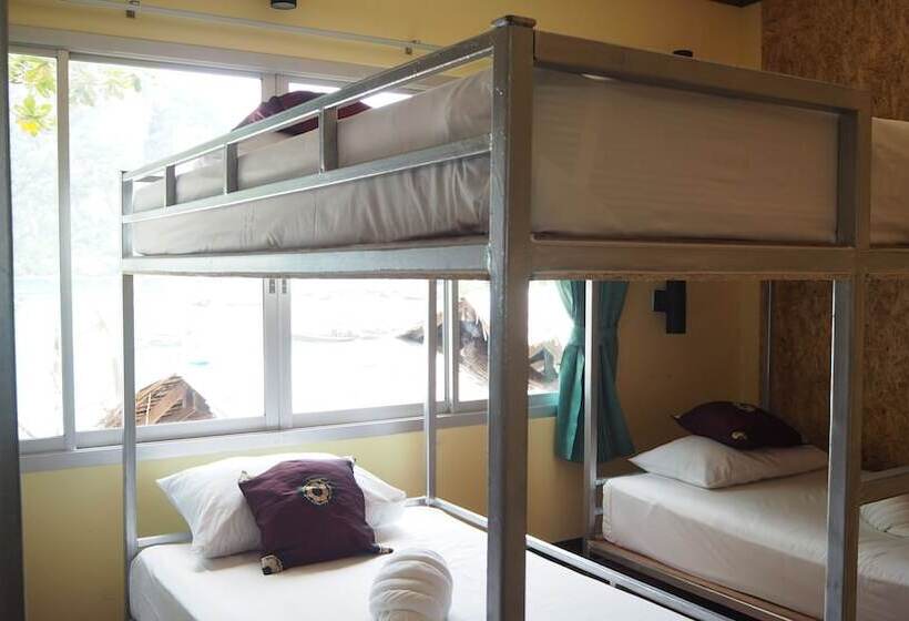共用房间的床, Chaokoh Dorm Room