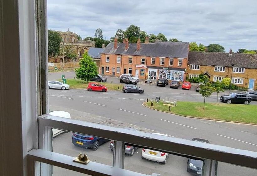 غرفة سوبيريور ثلاثية, Unicorn Inn