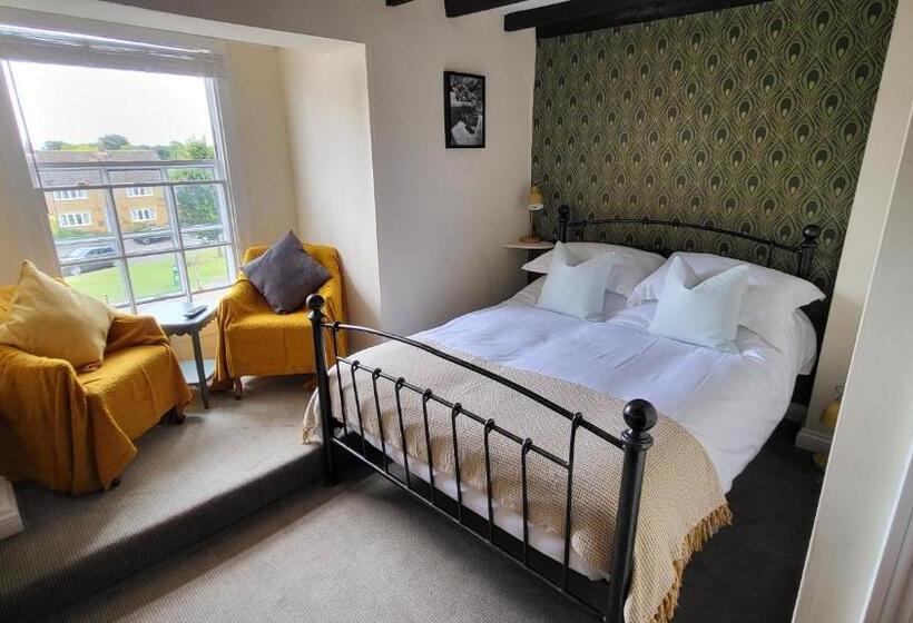 غرفة سوبيريور ثلاثية, Unicorn Inn