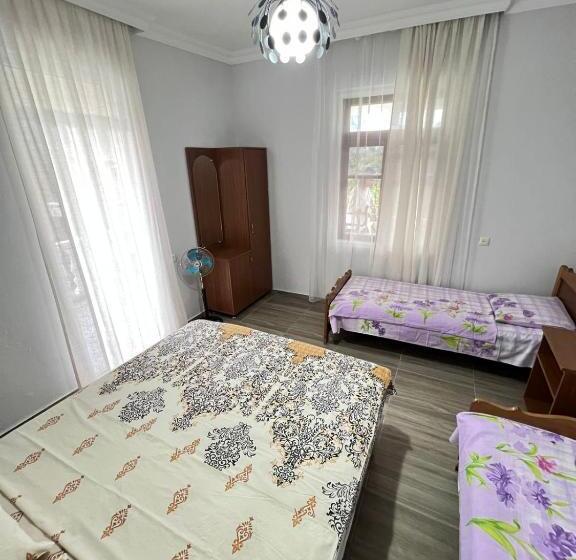 اتاق خانوادگی با سرویس بهداشتی مشترک, Guest House In Gonio