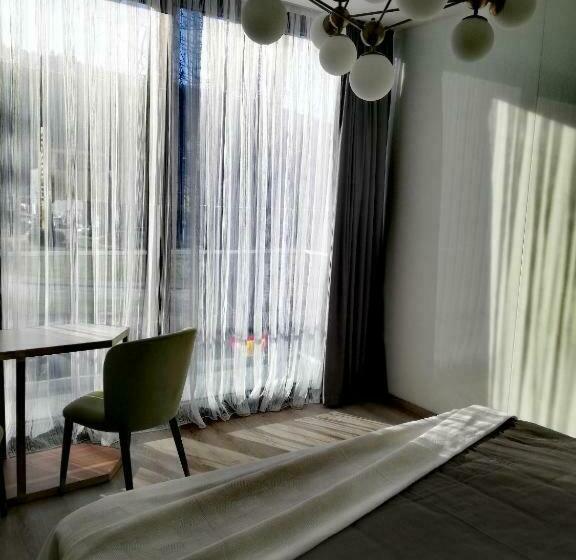 اتاق لوکس, Morea