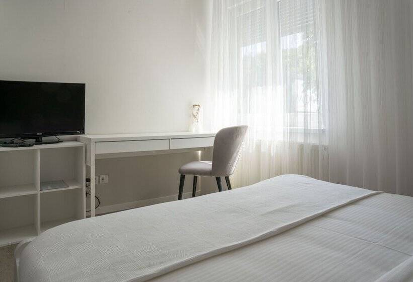 اتاق استاندارد با بالکن, Morea