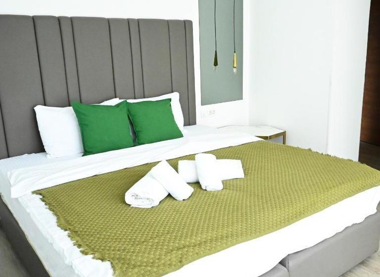 اتاق لوکس, Morea