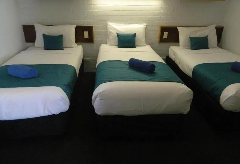 اتاق خانوادگی, Coachman Motel