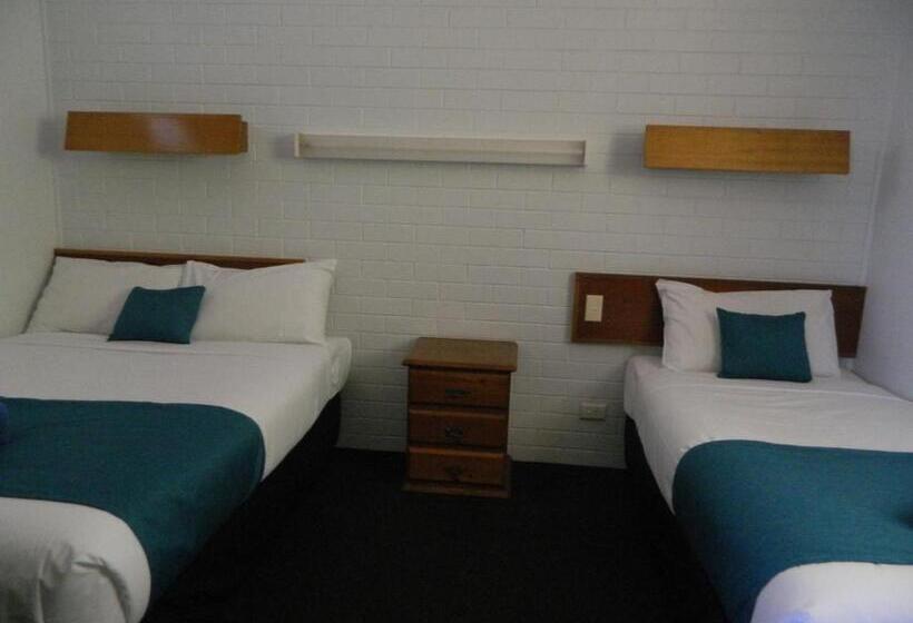 اتاق خانوادگی, Coachman Motel