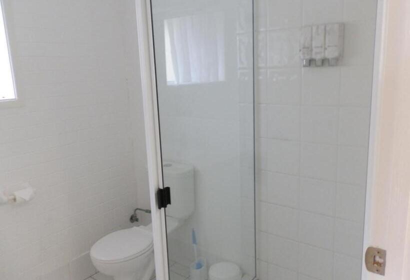 اتاق استاندارد, Coachman Motel