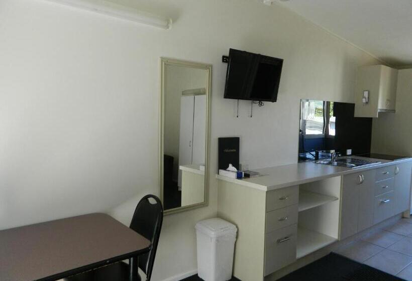 اتاق استاندارد با تخت دو نفره بزرگ, Coachman Motel