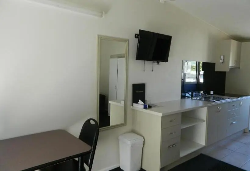 اتاق استاندارد با تخت دو نفره بزرگ, Coachman Motel