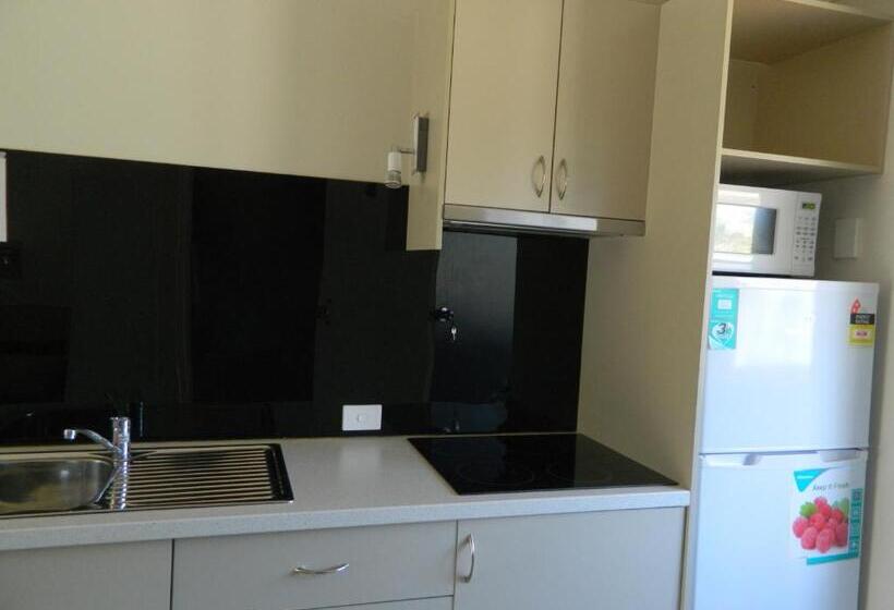 اتاق استاندارد با تخت دو نفره بزرگ, Coachman Motel