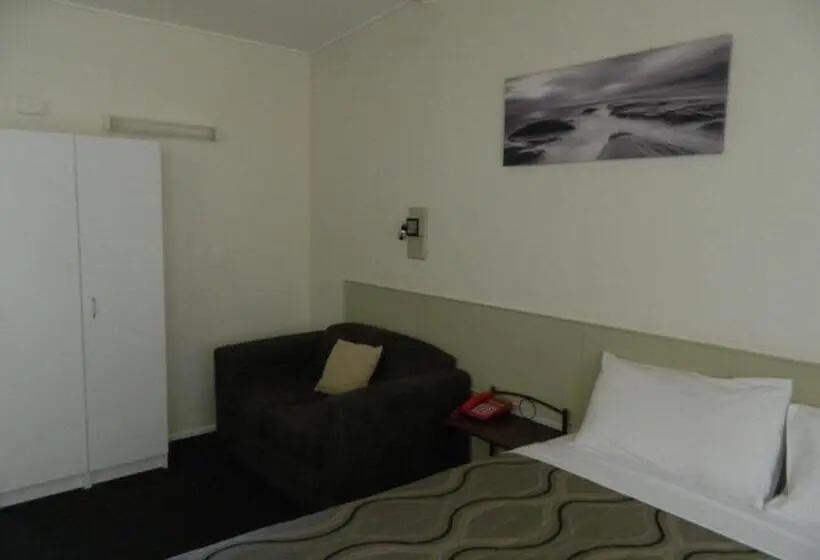 اتاق استاندارد با تخت دو نفره بزرگ, Coachman Motel