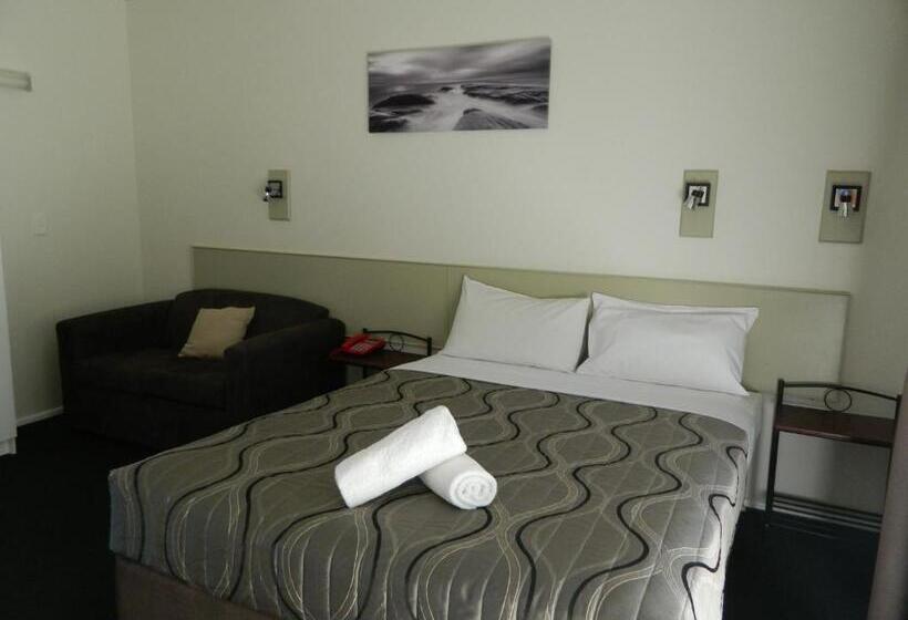 اتاق استاندارد با تخت دو نفره بزرگ, Coachman Motel