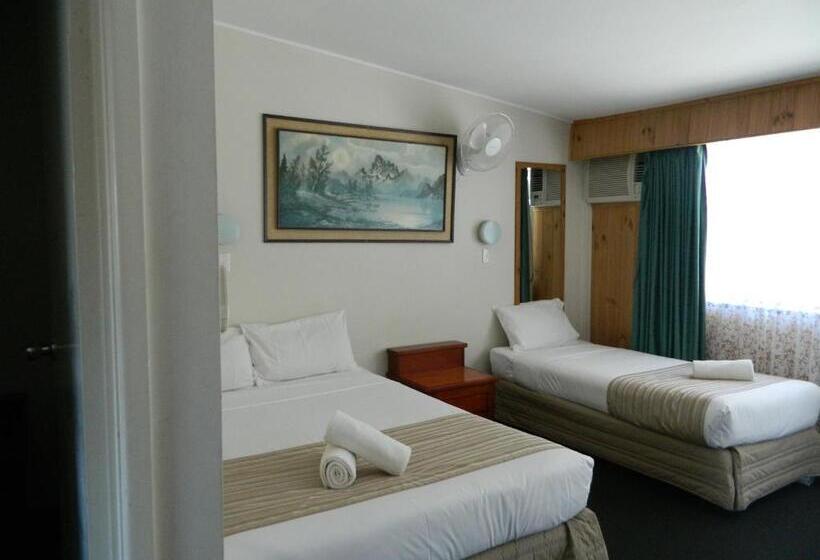 اتاق خانوادگی, Coachman Motel