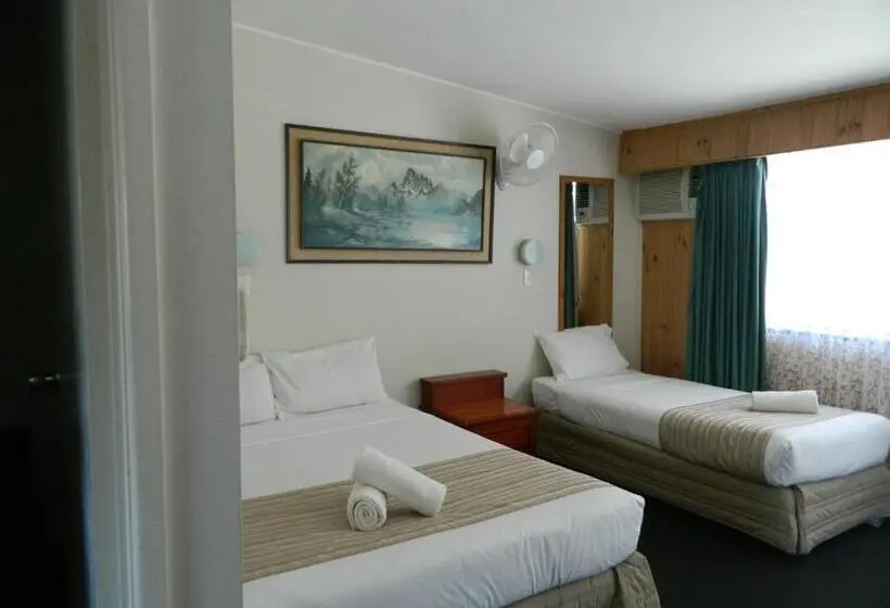 اتاق خانوادگی, Coachman Motel