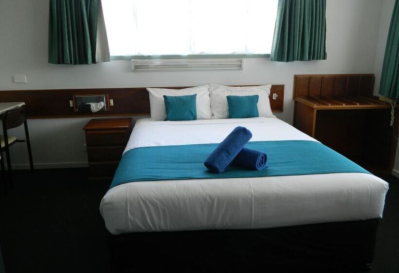 اتاق خانوادگی, Coachman Motel