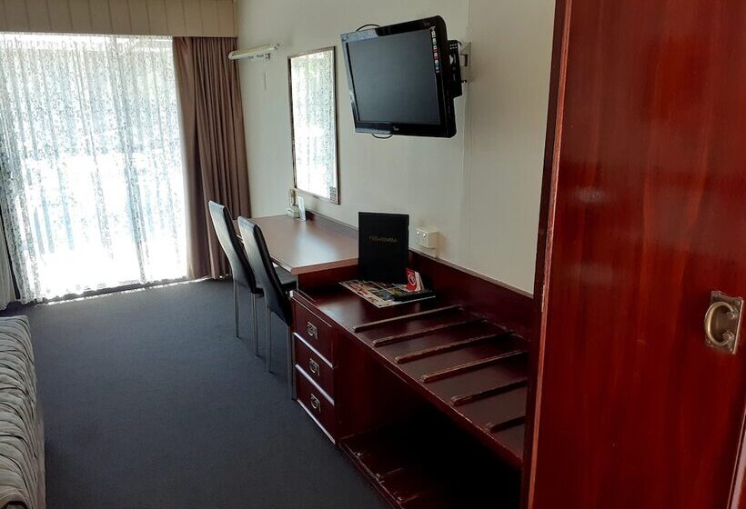 اتاق اجرایی, Coachman Motel