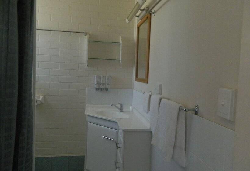 اتاق اجرایی, Coachman Motel