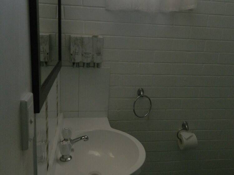 اتاق استاندارد, Coachman Motel