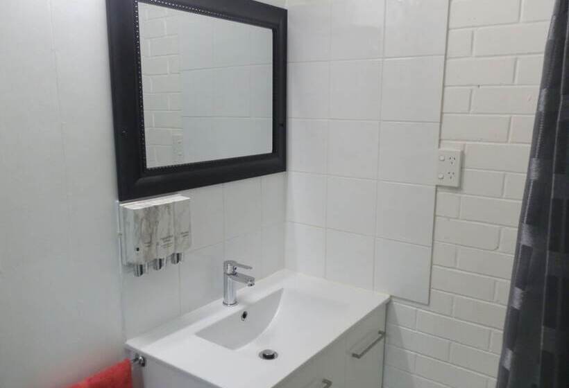 اتاق استاندارد, Coachman Motel