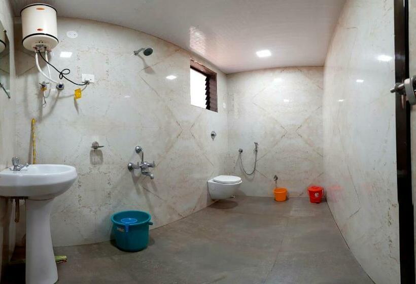 غرفة قياسية رباعية, Shivneri Agro Tourism, Tapola