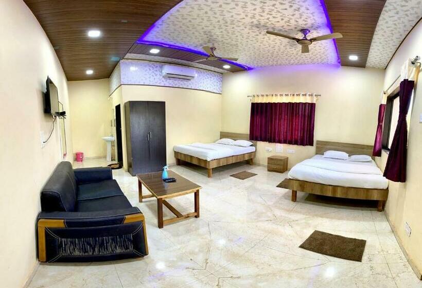 חדר סטנדרט לארבעה, Shivneri Agro Tourism, Tapola