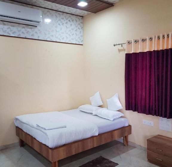 חדר סטנדרט לארבעה, Shivneri Agro Tourism, Tapola