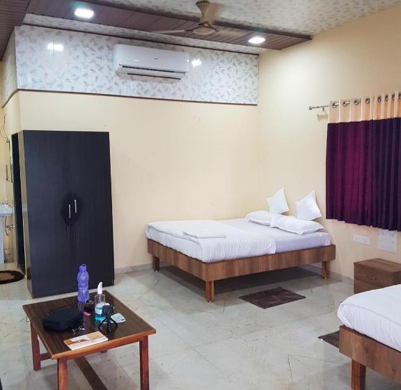 חדר סטנדרט לארבעה, Shivneri Agro Tourism, Tapola