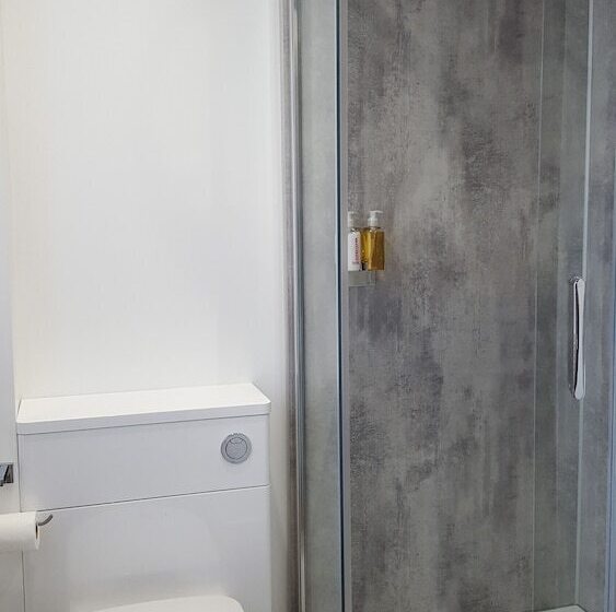 Camera Standard, Ronebhal Guest House